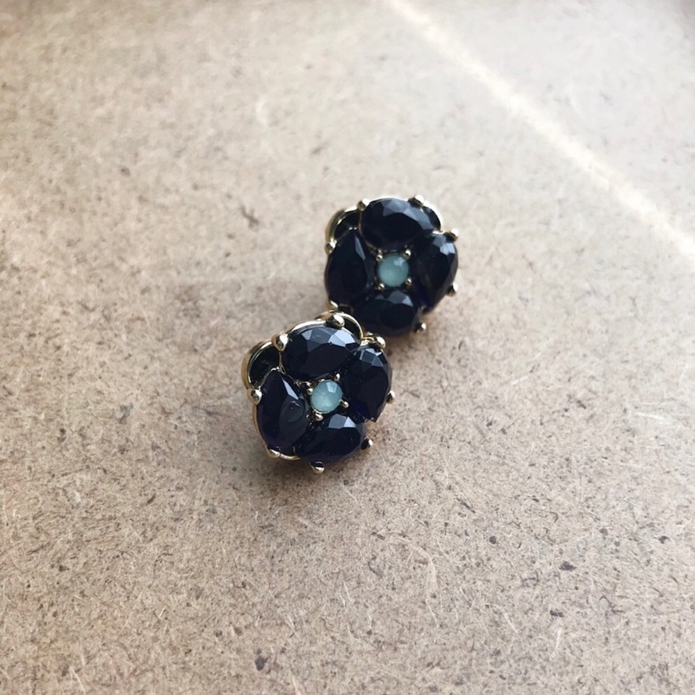 • Flower Studs •